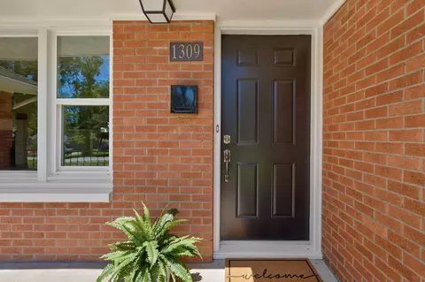 Entry Way - 1309 E Bennett St, Springfield, MO 65804 photo 1 of 1