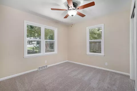 Bedroom - 1309 E Bennett St, Springfield, MO 65804 photo 2 of 3