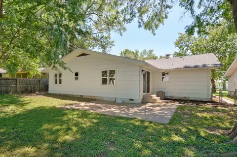 Exterior - 1309 E Bennett St, Springfield, MO 65804 photo 5 of 7