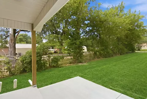Exterior - 915 S Hudson Ave, Aurora, MO 65605 photo 5 of 14