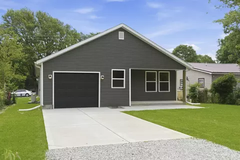 Exterior - 915 S Hudson Ave, Aurora, MO 65605 photo 8 of 14