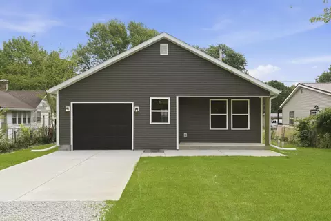 Exterior - 915 S Hudson Ave, Aurora, MO 65605 photo 2 of 14