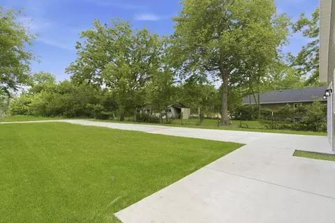 Exterior - 915 S Hudson Ave, Aurora, MO 65605 photo 6 of 14