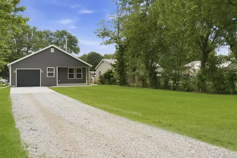 Exterior - 915 S Hudson Ave, Aurora, MO 65605 photo 9 of 14