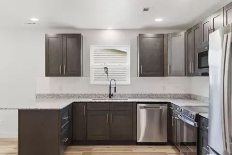 Kitchen - 915 S Hudson Ave, Aurora, MO 65605 photo 3 of 3