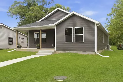 Exterior - 915 S Hudson Ave, Aurora, MO 65605 photo 13 of 14