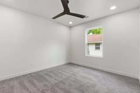 Bedroom - 915 S Hudson Ave, Aurora, MO 65605 photo 7 of 8