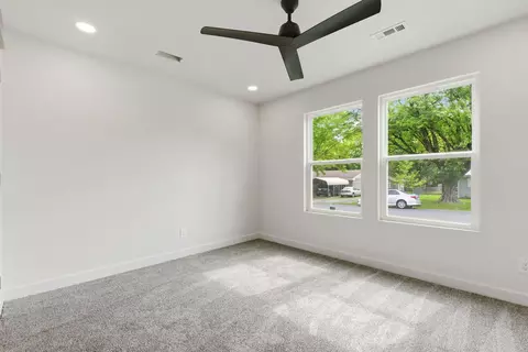 Bedroom - 915 S Hudson Ave, Aurora, MO 65605 photo 4 of 8