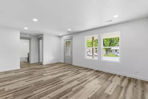 Living - 915 S Hudson Ave, Aurora, MO 65605 photo 1 of 3