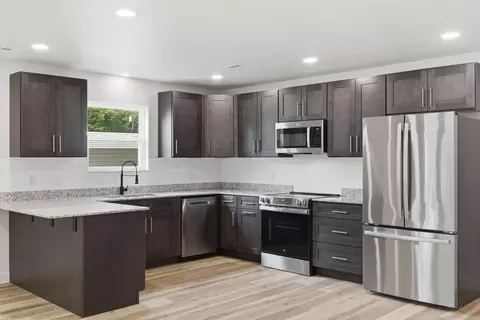 Kitchen - 915 S Hudson Ave, Aurora, MO 65605 photo 2 of 3