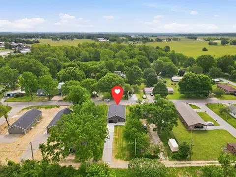 View/Area - 915 S Hudson Ave, Aurora, MO 65605 photo 2 of 3