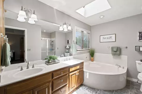 Bath - 3849 E Kingsbury St, Springfield, MO 65809 photo 1 of 4