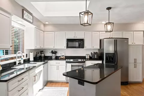 Kitchen - 3849 E Kingsbury St, Springfield, MO 65809 photo 2 of 4