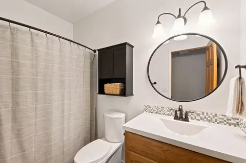 Bath - 3849 E Kingsbury St, Springfield, MO 65809 photo 4 of 4