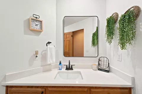 Bath - 3849 E Kingsbury St, Springfield, MO 65809 photo 3 of 4