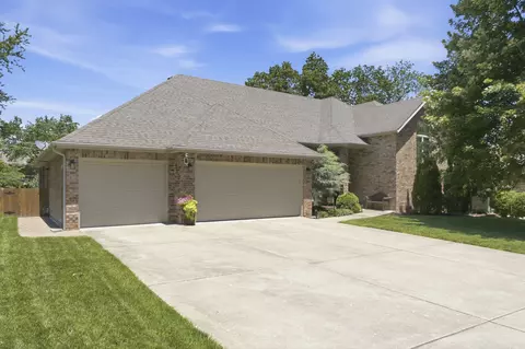Exterior - 3849 E Kingsbury St, Springfield, MO 65809 photo 2 of 13