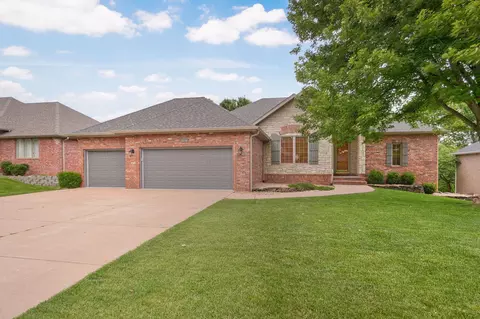 5252 S Holland Ave, Springfield, MO 65810