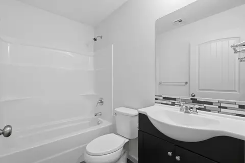Bath - 107 Opal St, Monett, MO 65708 photo 3 of 3