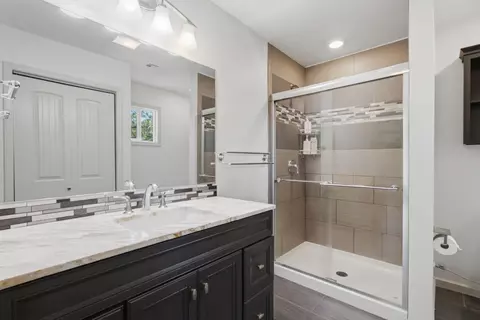 Bath - 107 Opal St, Monett, MO 65708 photo 2 of 3