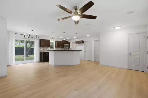 Living - 107 Opal St, Monett, MO 65708 photo 2 of 3