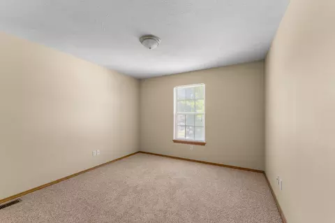 Bedroom - 1082 E Daisy Falls Dr, Nixa, MO 65714 photo 3 of 8
