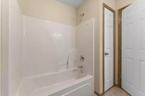 Bath - 1082 E Daisy Falls Dr, Nixa, MO 65714 photo 5 of 6