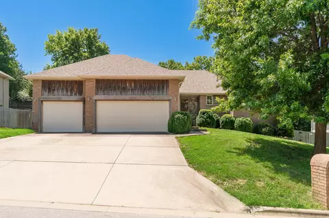 1082 E Daisy Falls Dr, Nixa, MO 65714