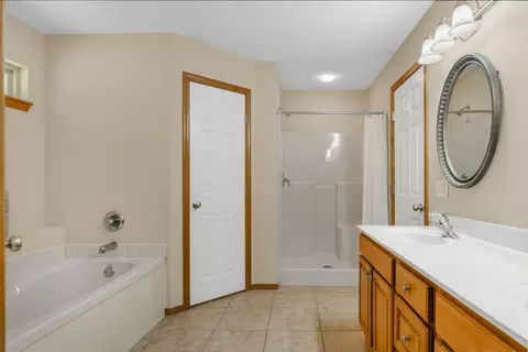 Bath - 1082 E Daisy Falls Dr, Nixa, MO 65714 photo 3 of 6