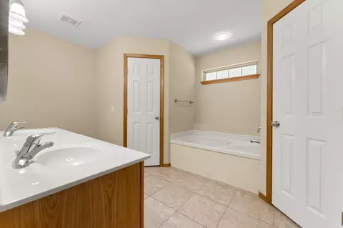 Bath - 1082 E Daisy Falls Dr, Nixa, MO 65714 photo 1 of 6