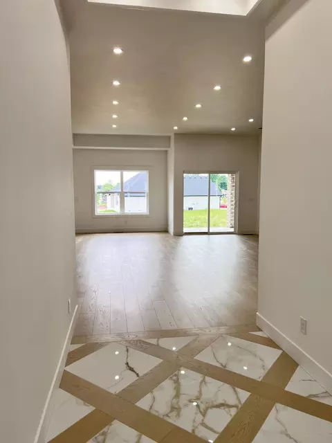 2090 N Silver Charm Ave, Springfield, MO 65802 photo 5