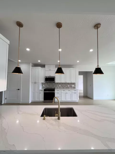 2090 N Silver Charm Ave, Springfield, MO 65802 photo 11