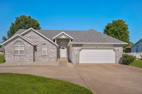 347 S Oak Grove St, Marshfield, MO 65706