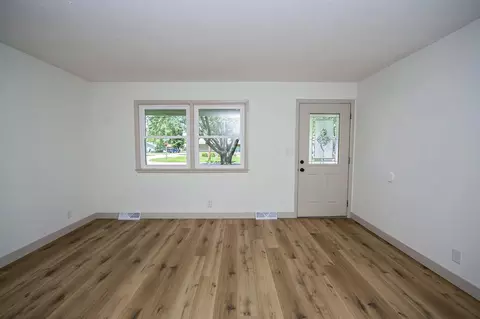 Living - 316 S Cedarbrook Ave, Springfield, MO 65802 photo 2 of 3