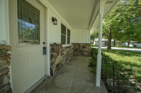 Exterior - 316 S Cedarbrook Ave, Springfield, MO 65802 photo 2 of 7