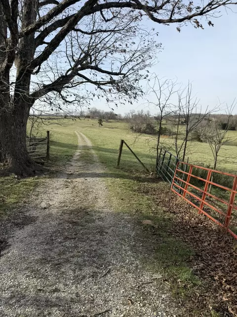 14658 County Road 7430, Caulfield, MO 65626