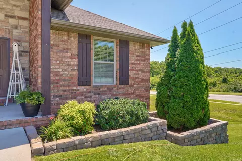Exterior - 5390 S Oxynard St, Springfield, MO 65810 photo 5 of 12