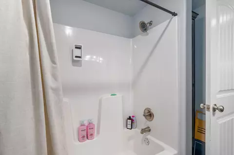 Bath - 5390 S Oxynard St, Springfield, MO 65810 photo 6 of 6