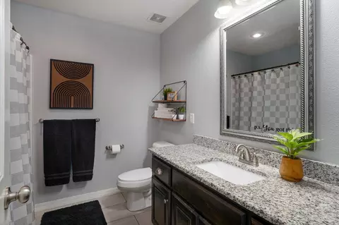 Bath - 5390 S Oxynard St, Springfield, MO 65810 photo 3 of 6