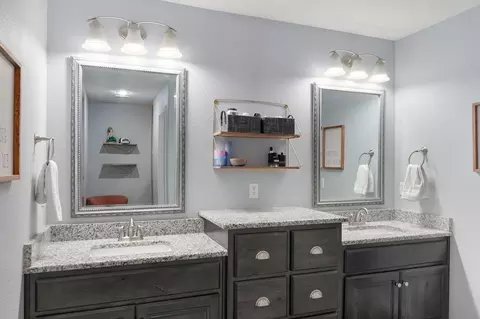 Bath - 5390 S Oxynard St, Springfield, MO 65810 photo 1 of 6