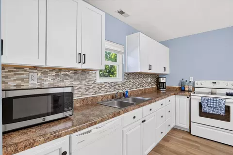 Kitchen - 108 Summit St, Mansfield, MO 65704 photo 1 of 2