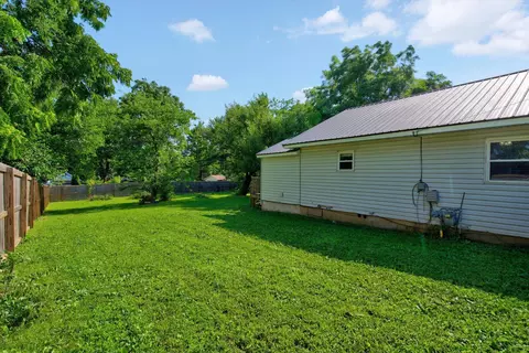 Exterior - 108 Summit St, Mansfield, MO 65704 photo 3 of 5