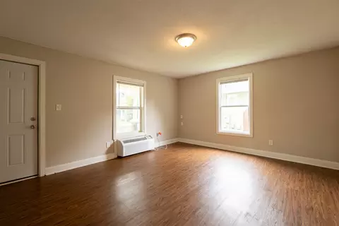 Living - 829 W Pershing St, Springfield, MO 65806 photo 2 of 6