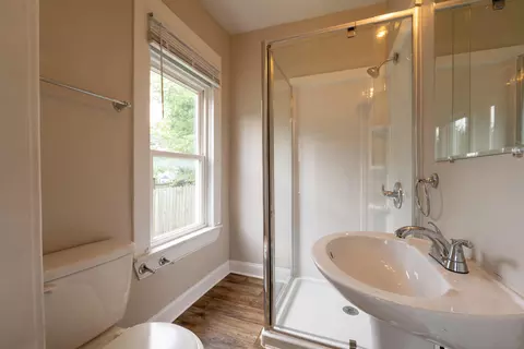 Bath - 829 W Pershing St, Springfield, MO 65806 photo 1 of 4