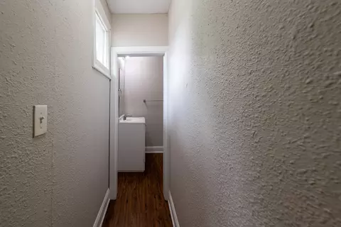 Entry Way - 829 W Pershing St, Springfield, MO 65806 photo 8 of 9
