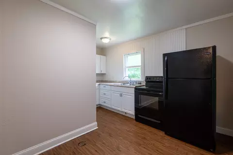 Kitchen - 829 W Pershing St, Springfield, MO 65806 photo 1 of 4