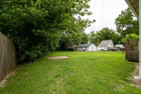 Exterior - 829 W Pershing St, Springfield, MO 65806 photo 8 of 8