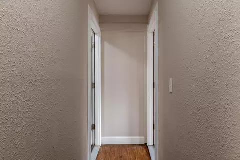 Entry Way - 829 W Pershing St, Springfield, MO 65806 photo 6 of 9