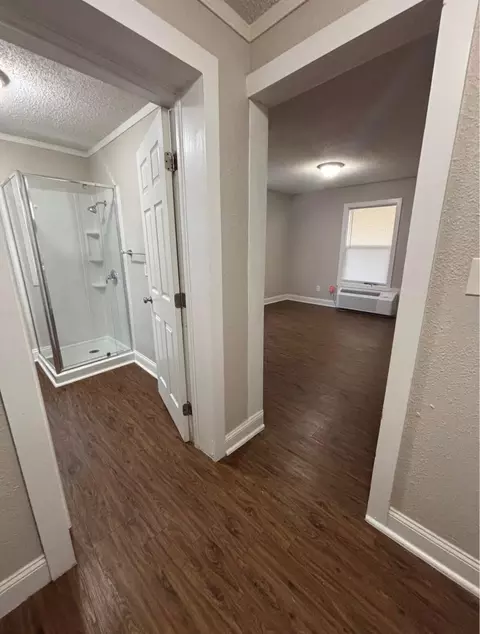 Entry Way - 829 W Pershing St, Springfield, MO 65806 photo 3 of 9