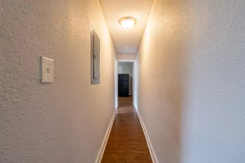 Entry Way - 829 W Pershing St, Springfield, MO 65806 photo 1 of 9