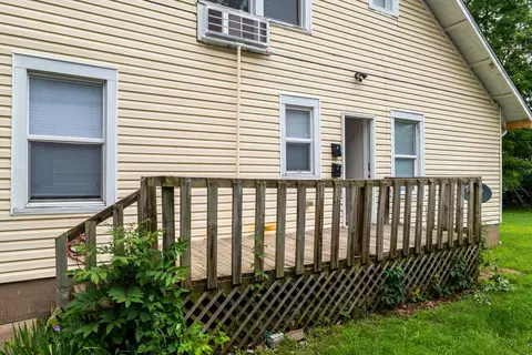 Exterior - 829 W Pershing St, Springfield, MO 65806 photo 5 of 8